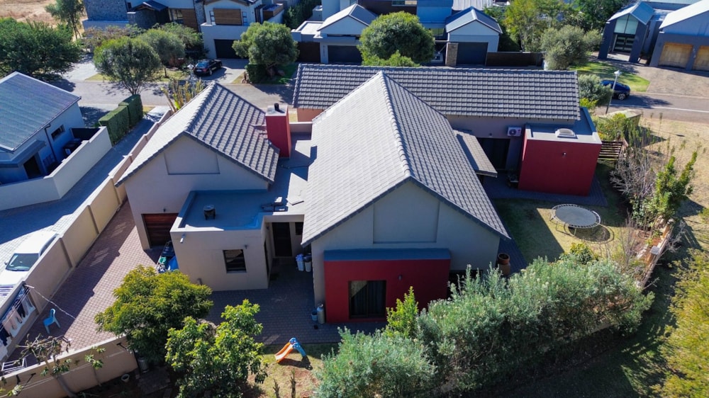 House for sale in Copperleaf - 1CU1668394