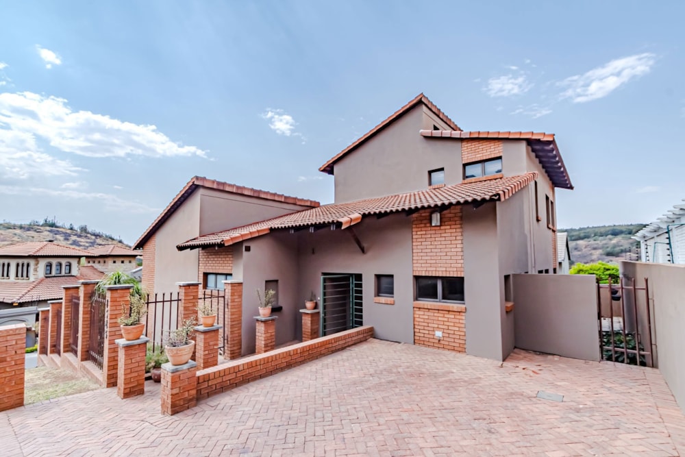 House sold in Waterkloof Ridge - PT1671182 House sold in Waterkloof Ridge - PT1671182