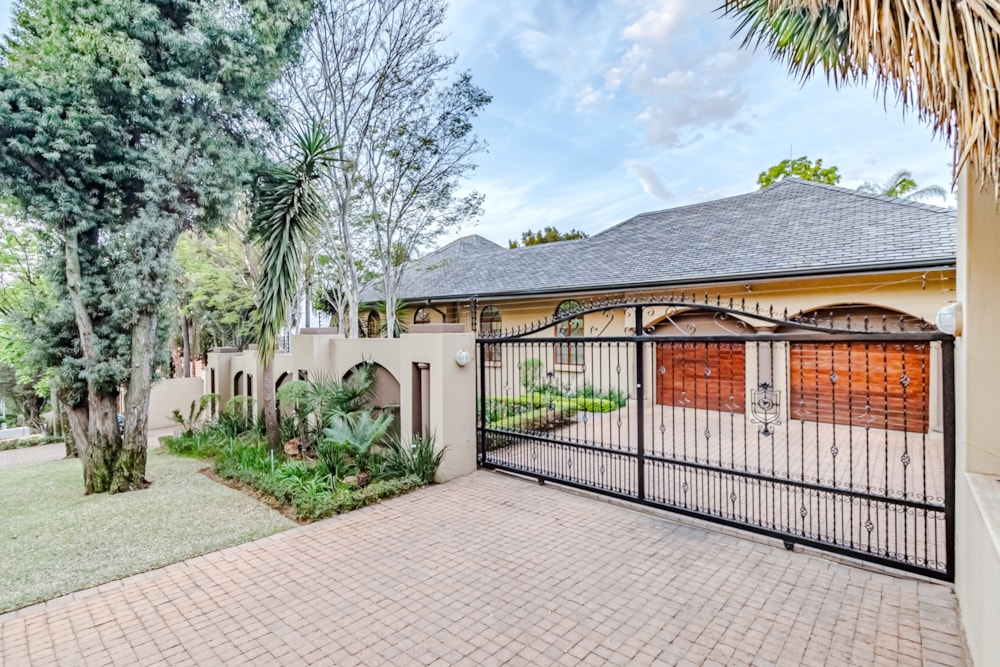 House for sale in Waterkloof, Pretoria East - PT1719848 House for sale in Waterkloof, Pretoria East - PT1719848