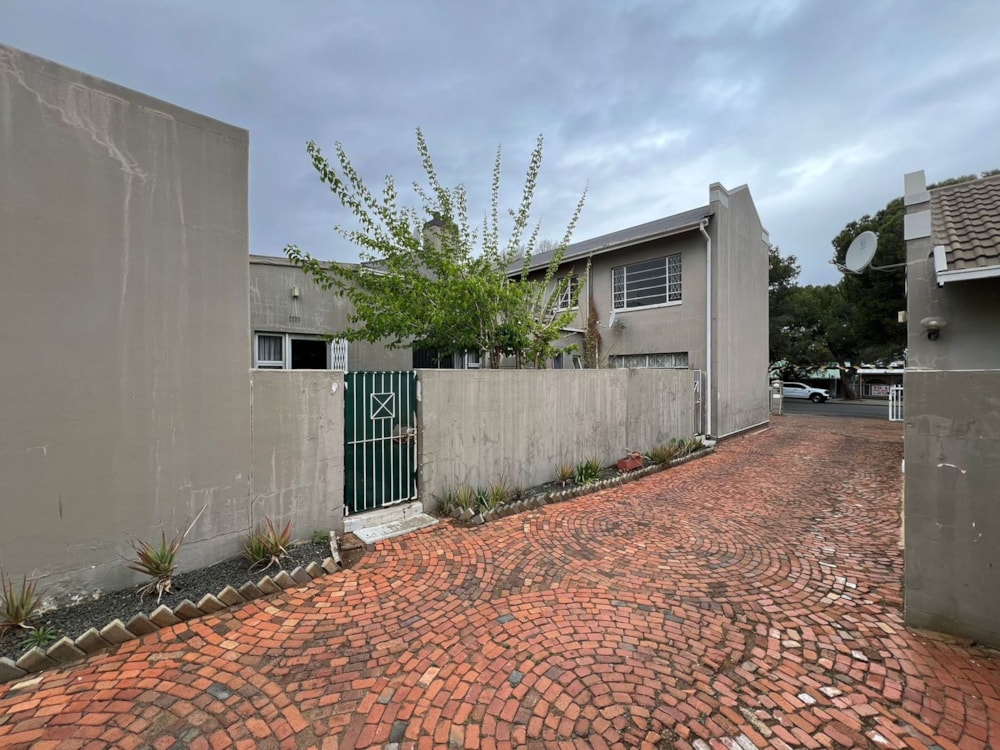 Townhouse for sale in Westdene, Bloemfontein - 1BX1675143