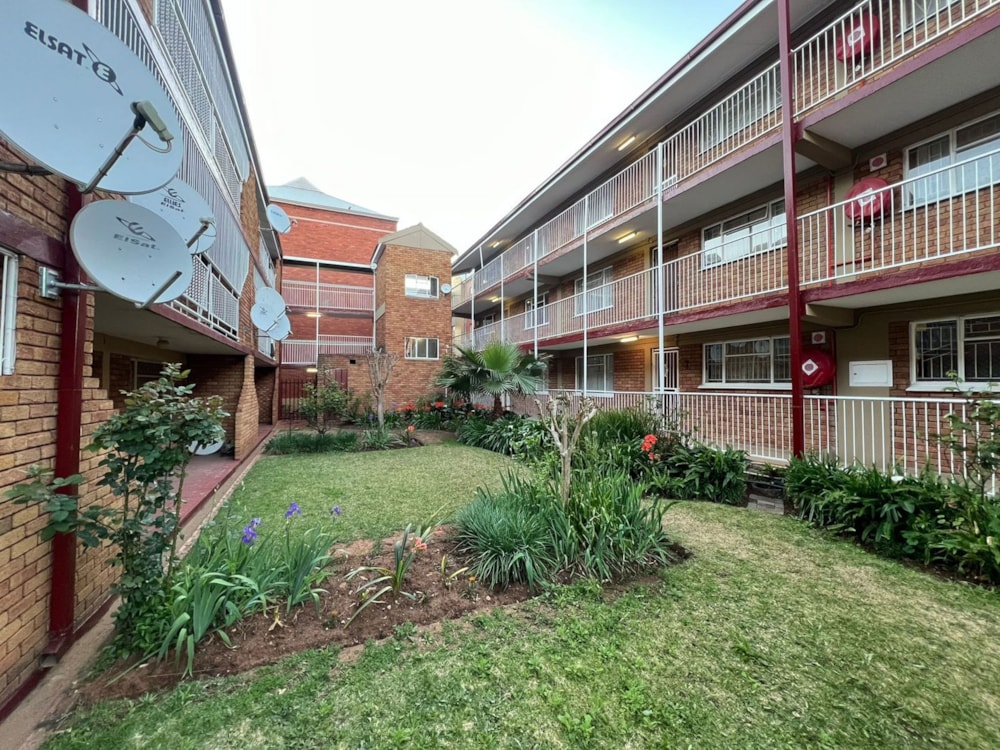 Townhouse for sale in Westdene, Bloemfontein - 1BX1675152