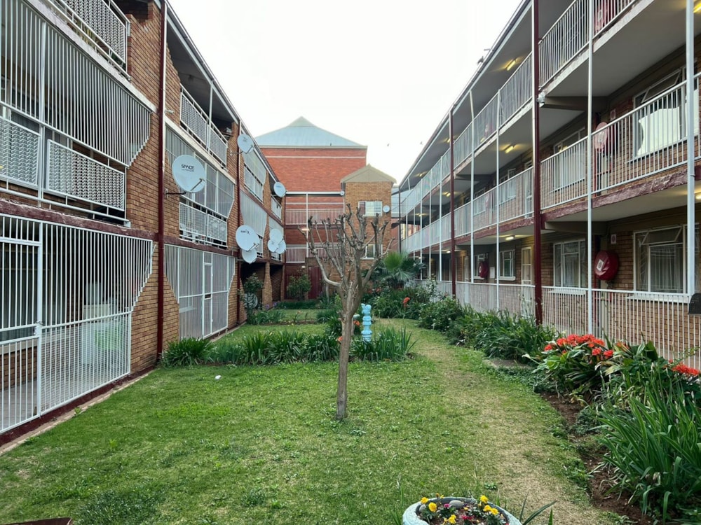 Townhouse for sale in Westdene, Bloemfontein - 1BX1675152