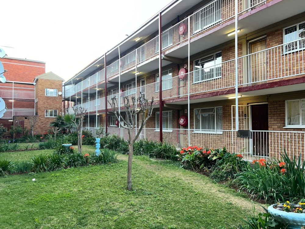 Townhouse for sale in Westdene, Bloemfontein - 1BX1675152