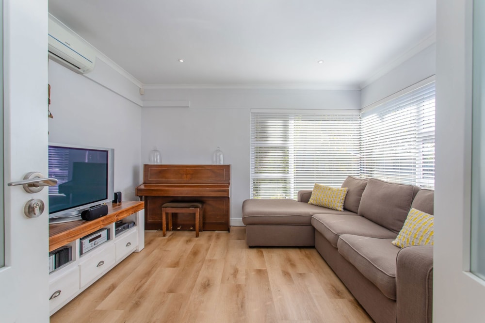 Single-storey house sold in Paarl South - TK1672681 Single-storey house sold in Paarl South - TK1672681