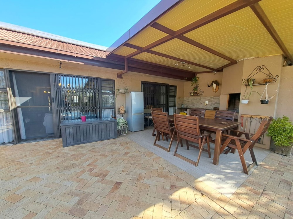 Townhouse for sale in Helicon Heights - 1BX1672008