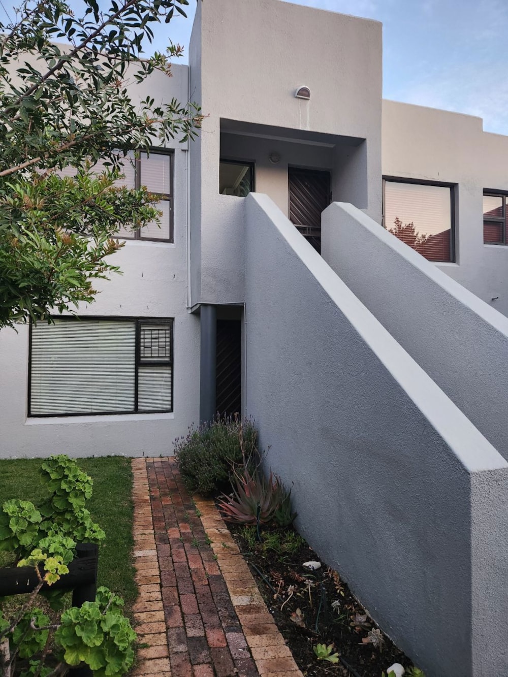 Apartment sold in Panorama, Parow - 1PLA1675274 Apartment sold in Panorama, Parow - 1PLA1675274