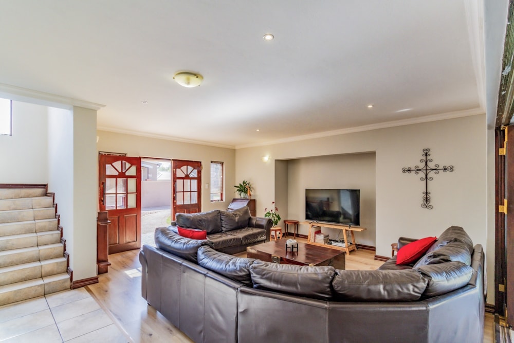 Golf estate house sold in Magalies Golf Estate - 1HR1672717 Golf estate house sold in Magalies Golf Estate - 1HR1672717