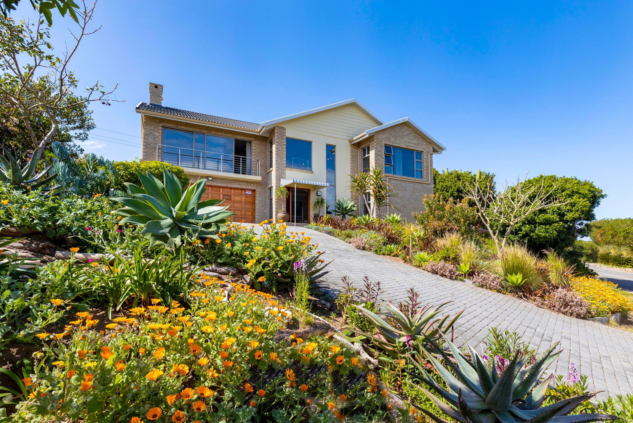 Double-storey house for sale in Hersham - 1MB1674343