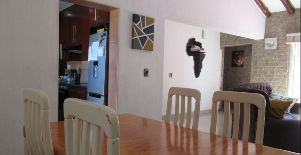 House for sale in Brackendowns - 1AB1672952