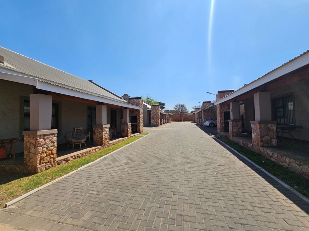 Townhouse to rent in Heidelberg, Gauteng - 1SP1726170