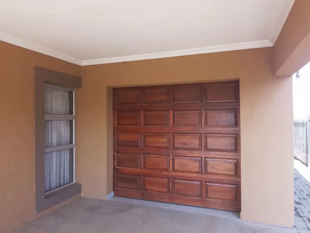 House for sale in Bloemspruit - 1BX1674294 House for sale in Bloemspruit - 1BX1674294
