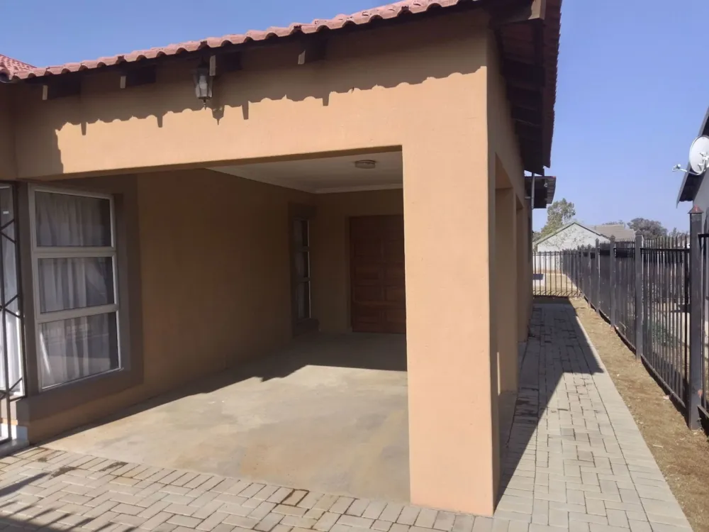 House for sale in Bloemspruit - 1BX1674294 House for sale in Bloemspruit - 1BX1674294