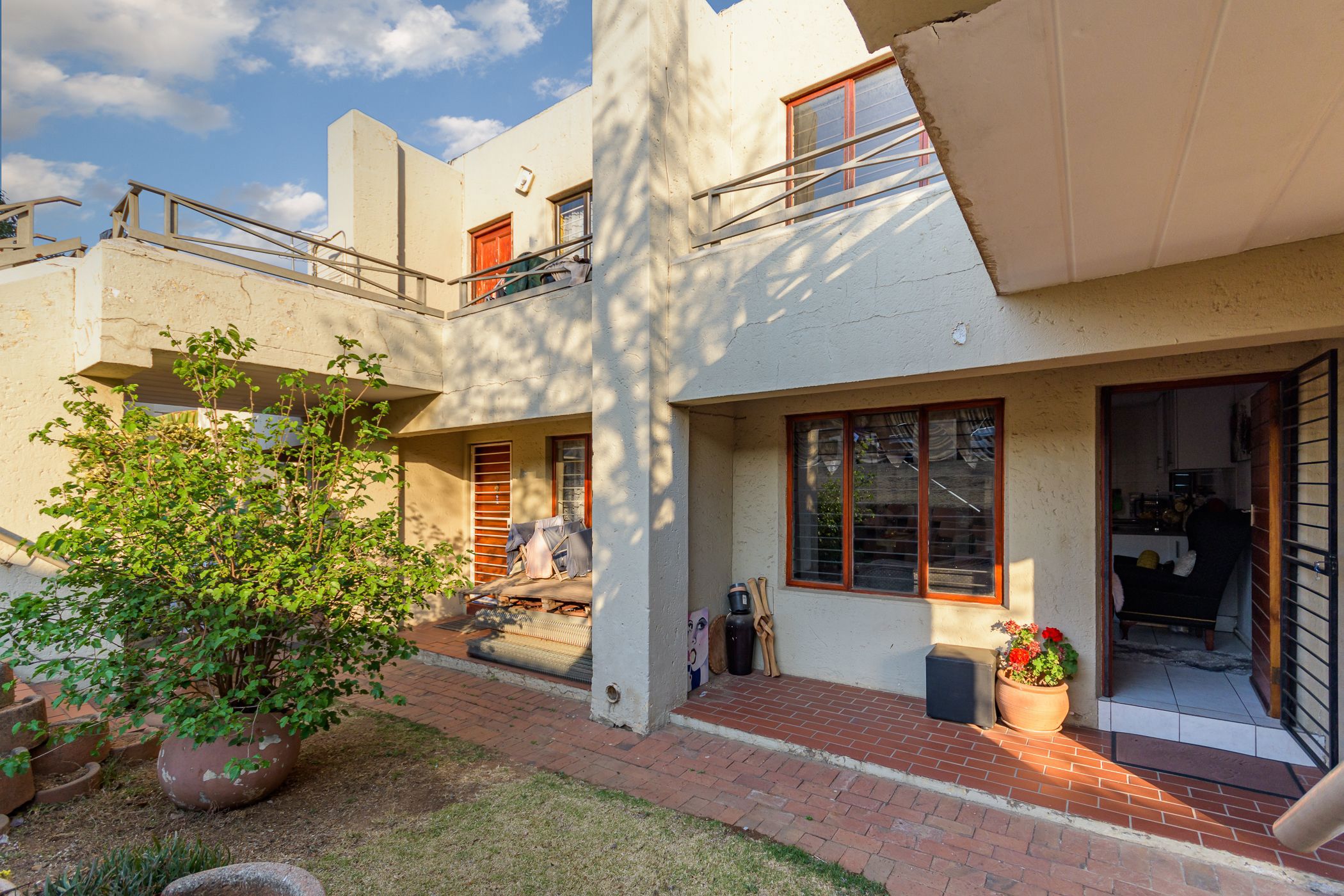Townhouse for sale in Kew - BED1671600