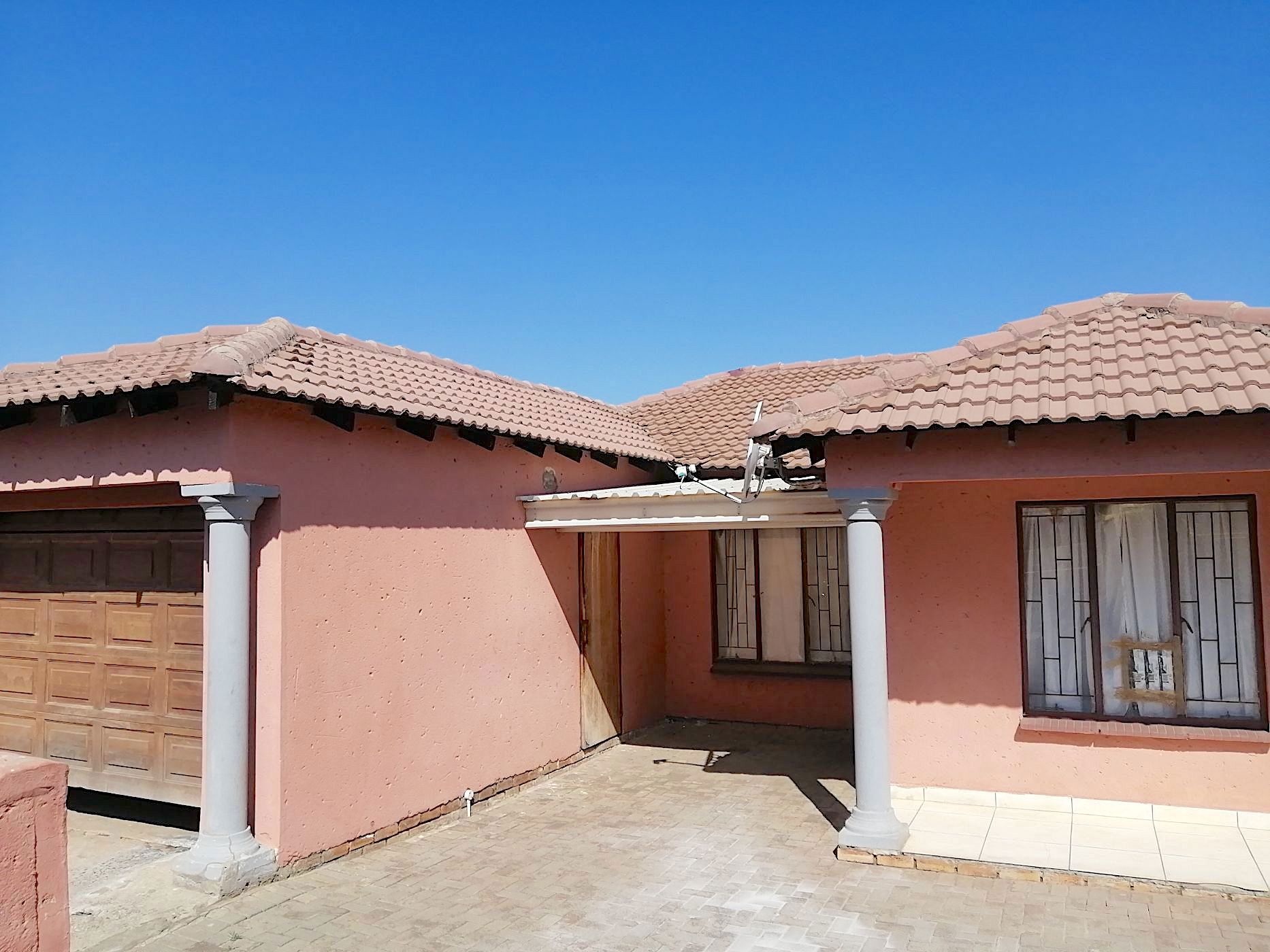 House for sale in Tlhabane West - 1RU1671640