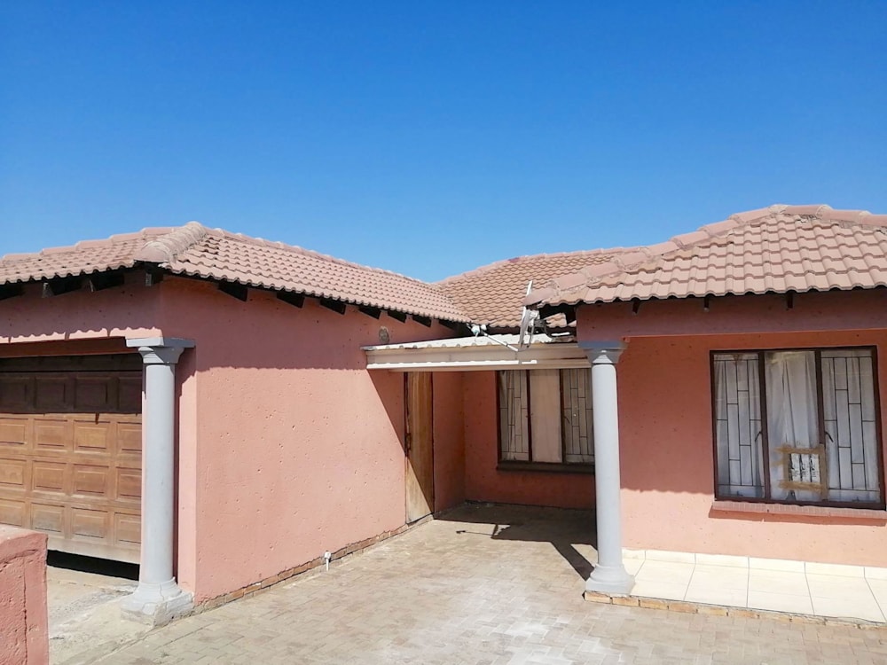 House for sale in Tlhabane West - 1RU1671640