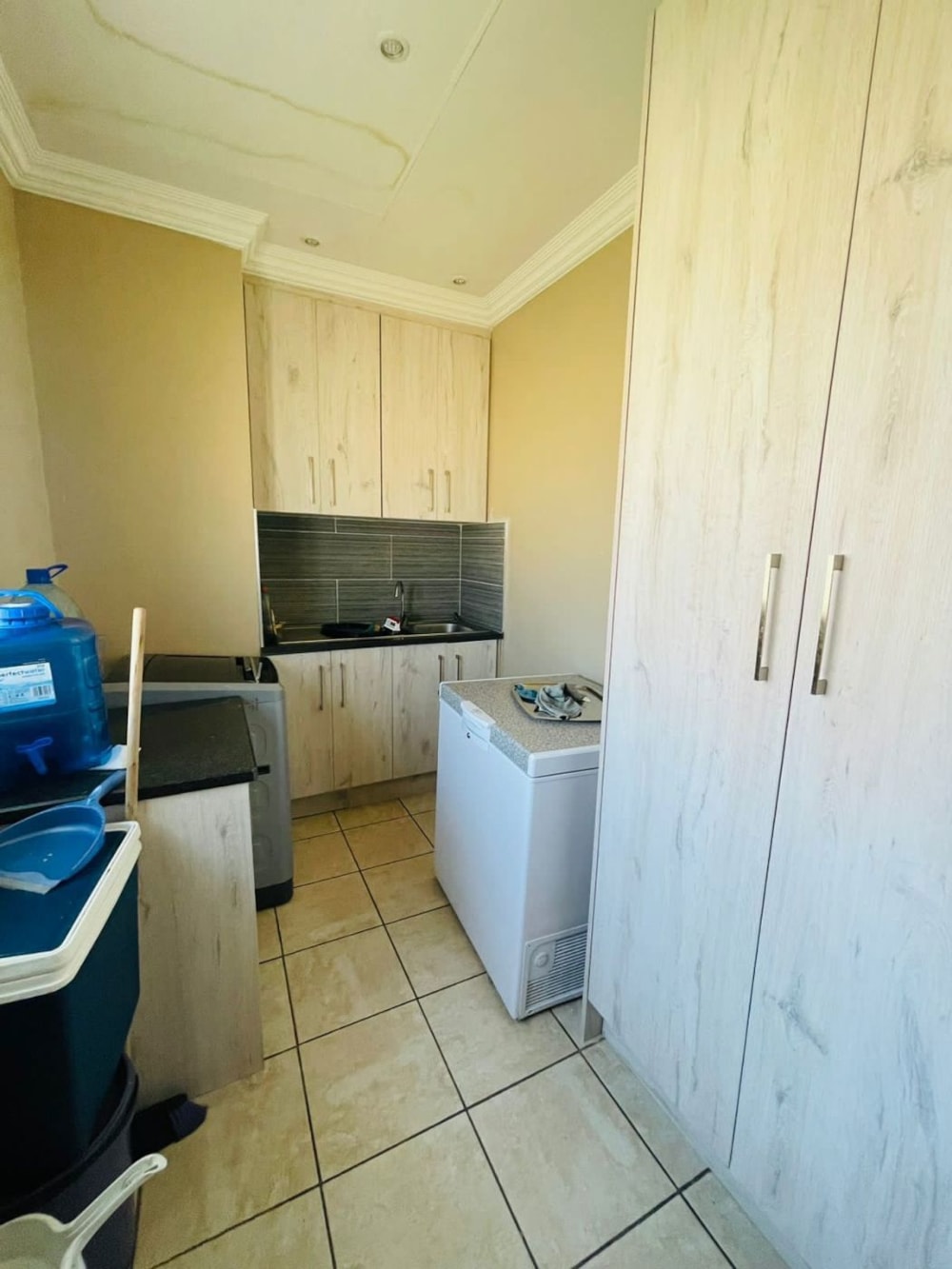 Security complex home for sale in Jackaroo Park - 1WD1671503