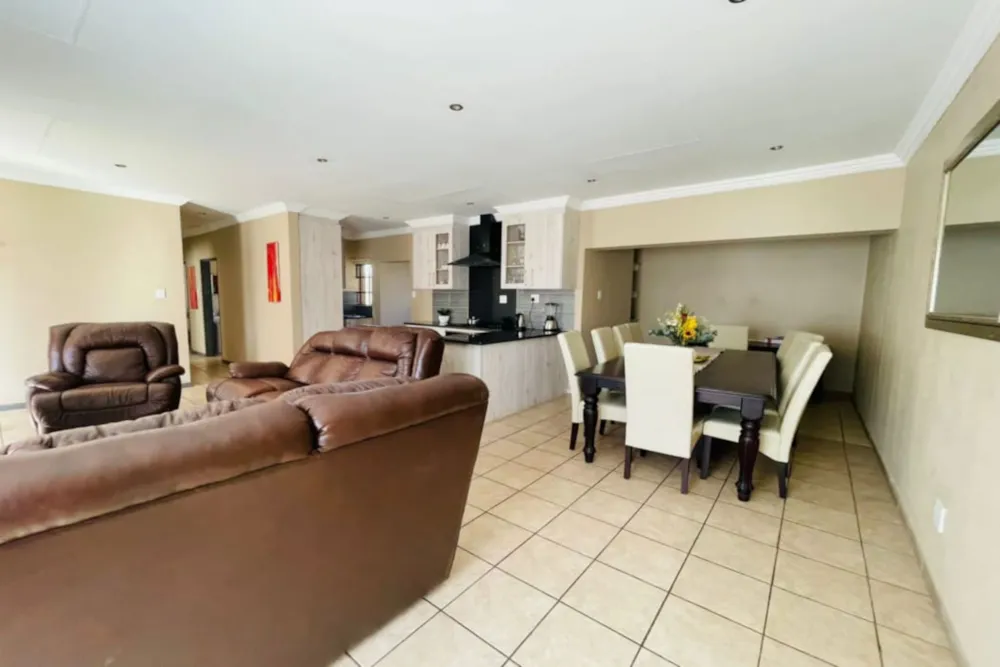 Security complex home for sale in Jackaroo Park - 1WD1671503 Security complex home for sale in Jackaroo Park - 1WD1671503