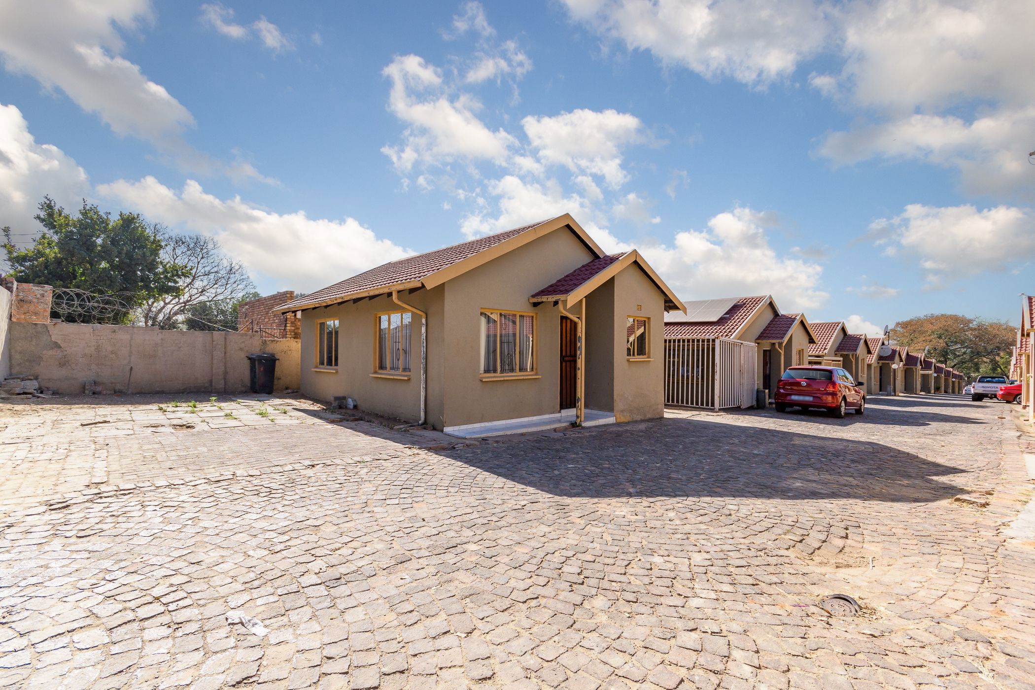 Townhouse for sale in Kew - BED1671555