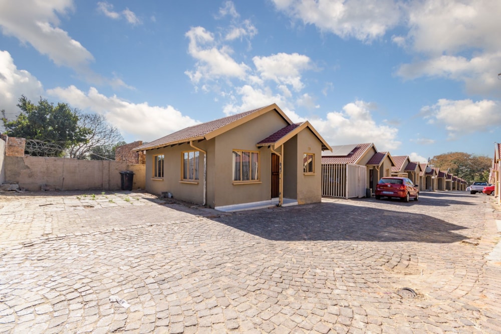 Townhouse for sale in Kew - BED1671555