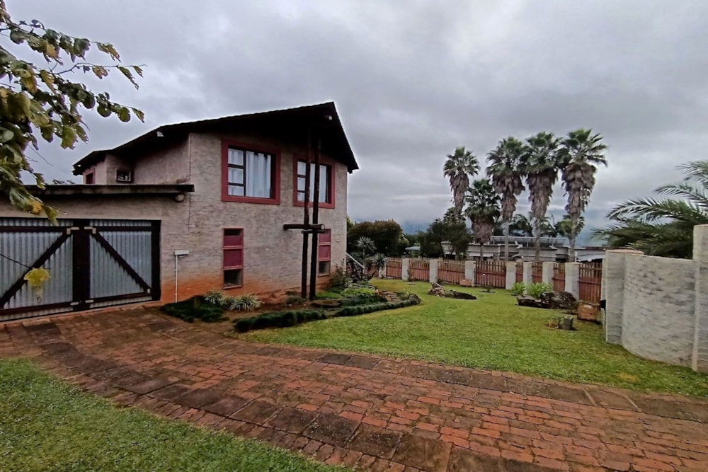 Double-storey house for sale in Sabie - 1LY1716526 Double-storey house for sale in Sabie - 1LY1716526