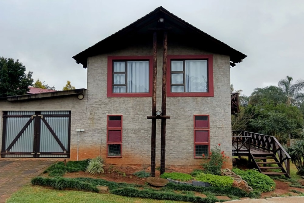 Double-storey house for sale in Sabie - 1LY1716526 Double-storey house for sale in Sabie - 1LY1716526