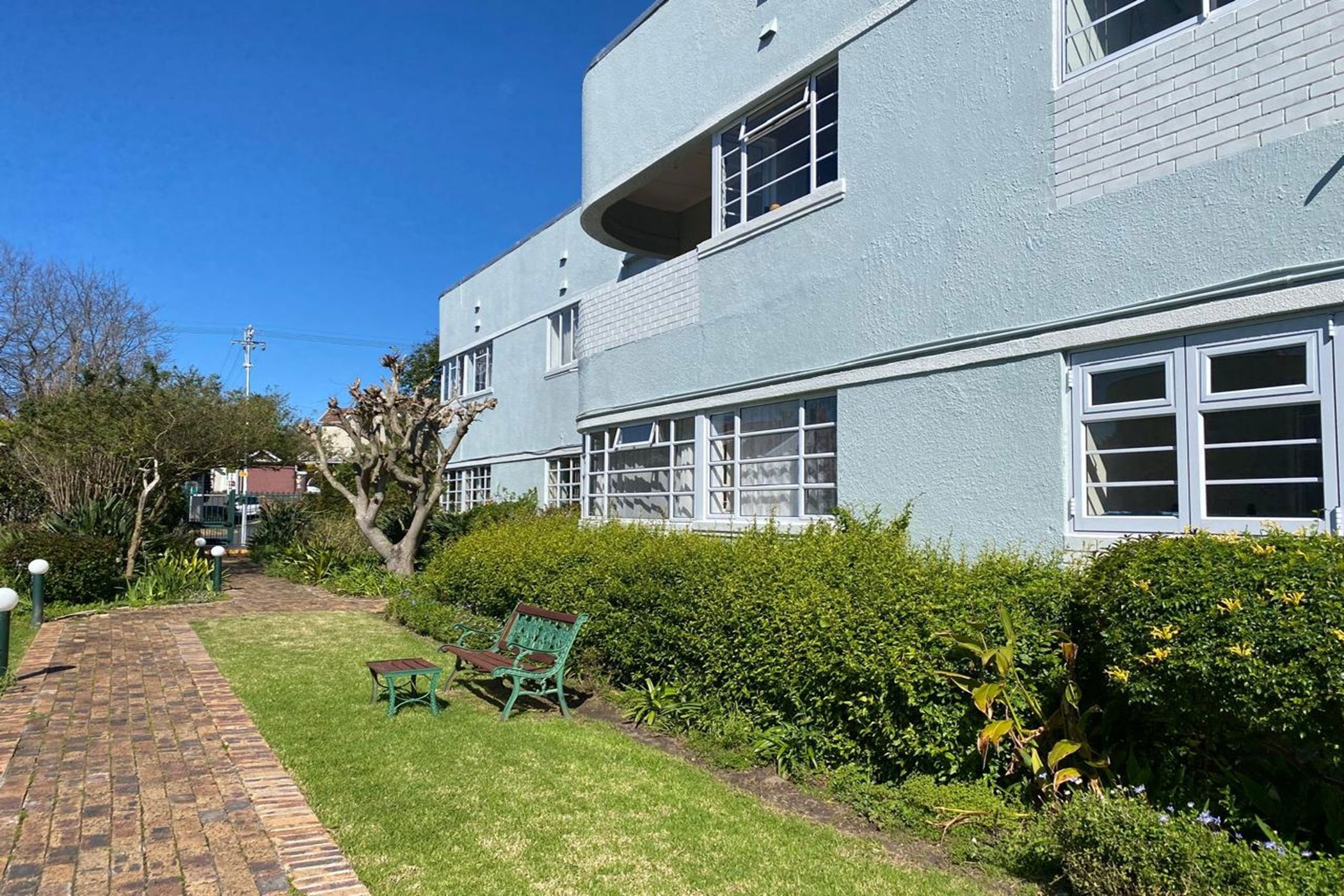 Apartment to rent in Claremont, Cape Town - RBL1748066