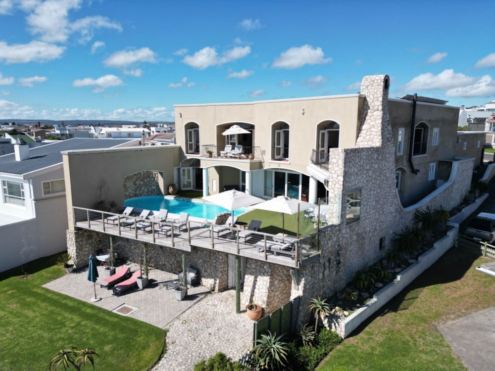 Beachfront villa for sale in Yzerfontein - LA1672104