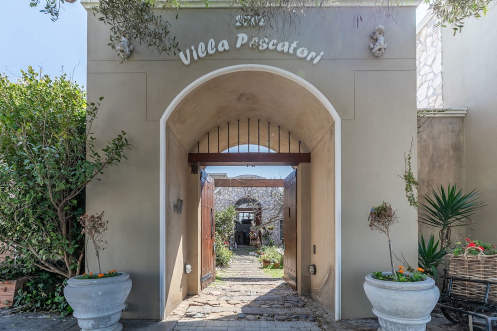 Beachfront villa for sale in Yzerfontein - LA1672104 Beachfront villa for sale in Yzerfontein - LA1672104