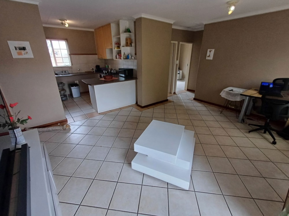 Townhouse sold in Die Hoewes - CN1673181 Townhouse sold in Die Hoewes - CN1673181