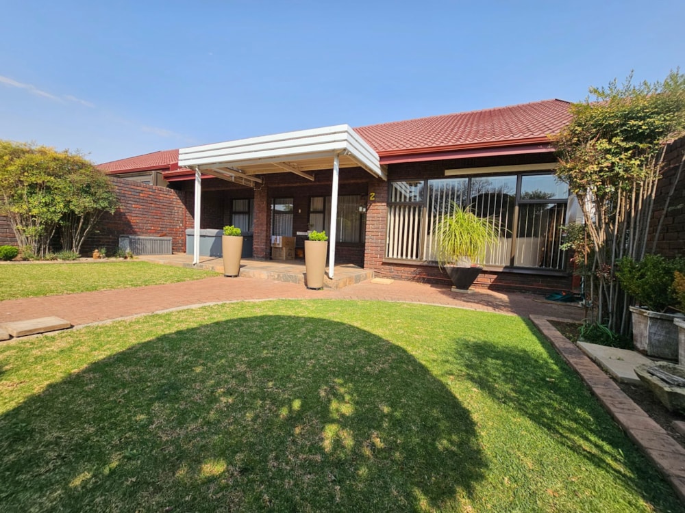 Townhouse sold in Three Rivers Proper - 1VT1673445 Townhouse sold in Three Rivers Proper - 1VT1673445