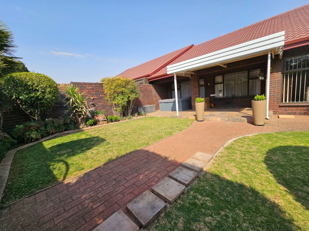 Townhouse sold in Three Rivers Proper - 1VT1673445 Townhouse sold in Three Rivers Proper - 1VT1673445