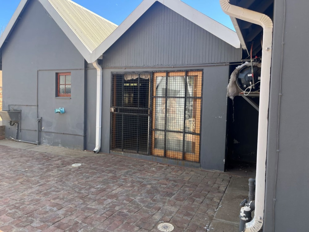 House for sale in Bloemhof, North West Province - 1KJ1673620 House for sale in Bloemhof, North West Province - 1KJ1673620