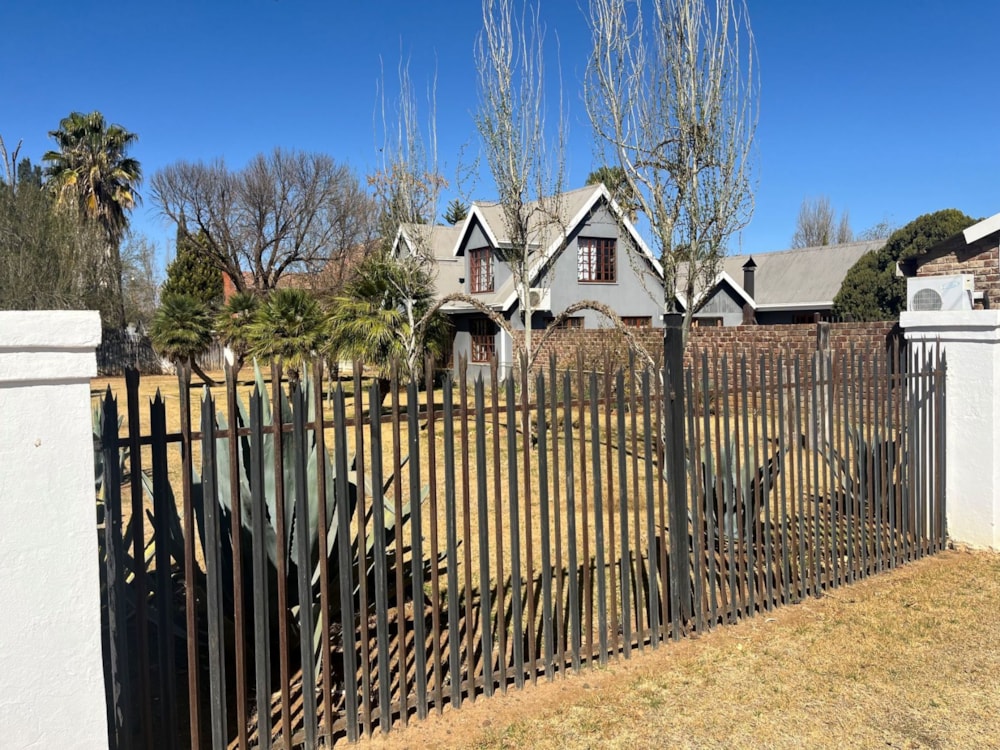 House for sale in Bloemhof, North West Province - 1KJ1673620 House for sale in Bloemhof, North West Province - 1KJ1673620