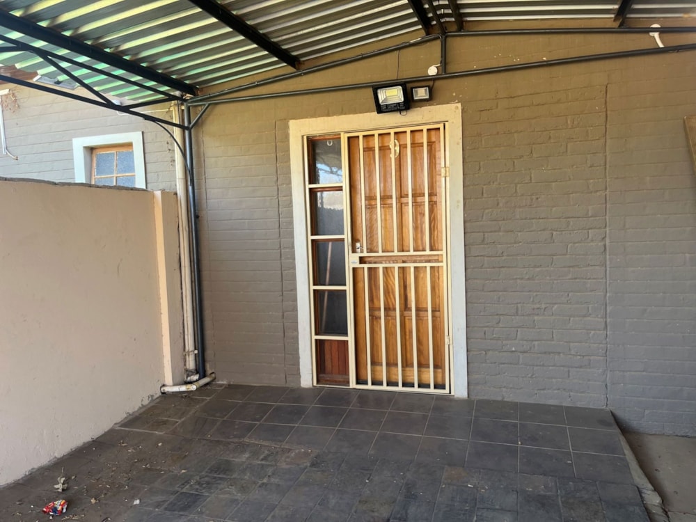 House for sale in Bloemhof, North West Province - 1KJ1674095 House for sale in Bloemhof, North West Province - 1KJ1674095