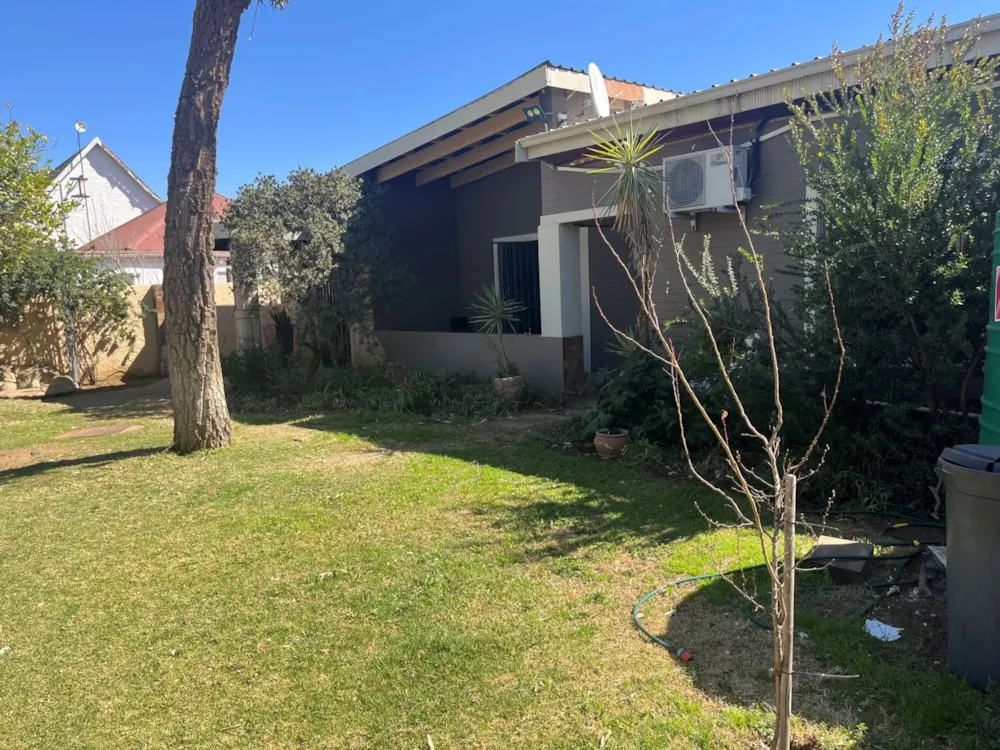 House for sale in Bloemhof, North West Province - 1KJ1674095