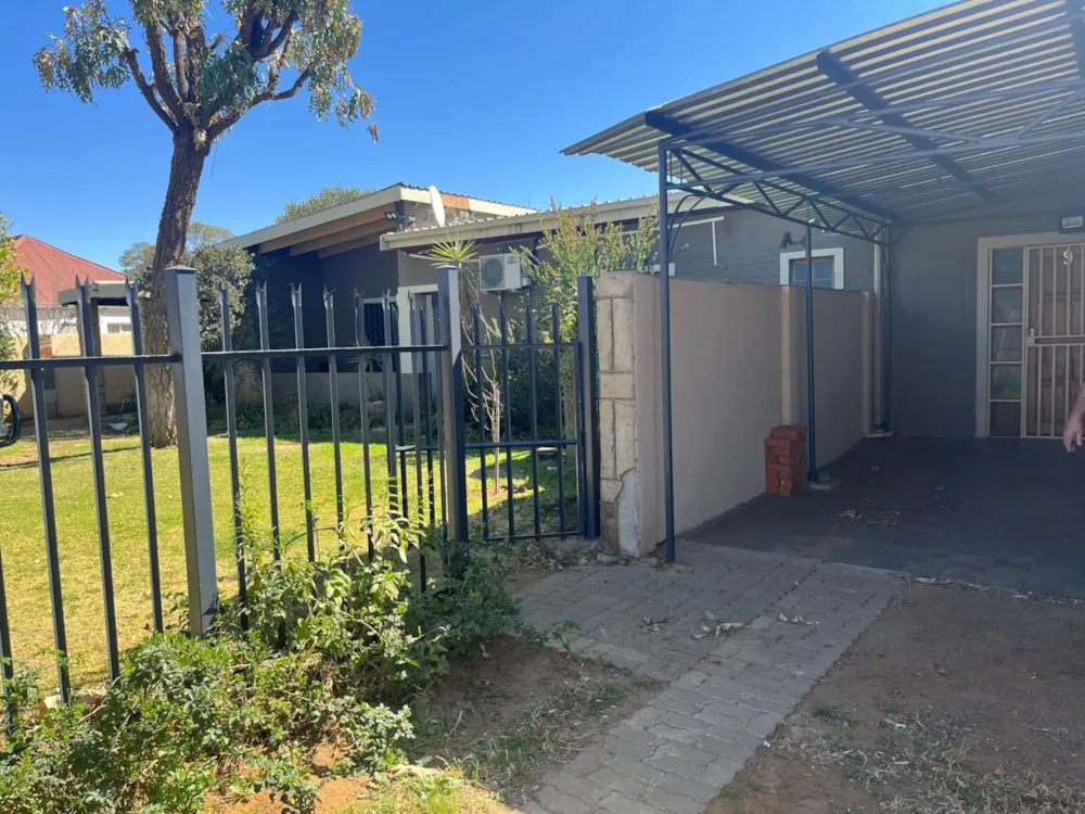 House for sale in Bloemhof, North West Province - 1KJ1674095