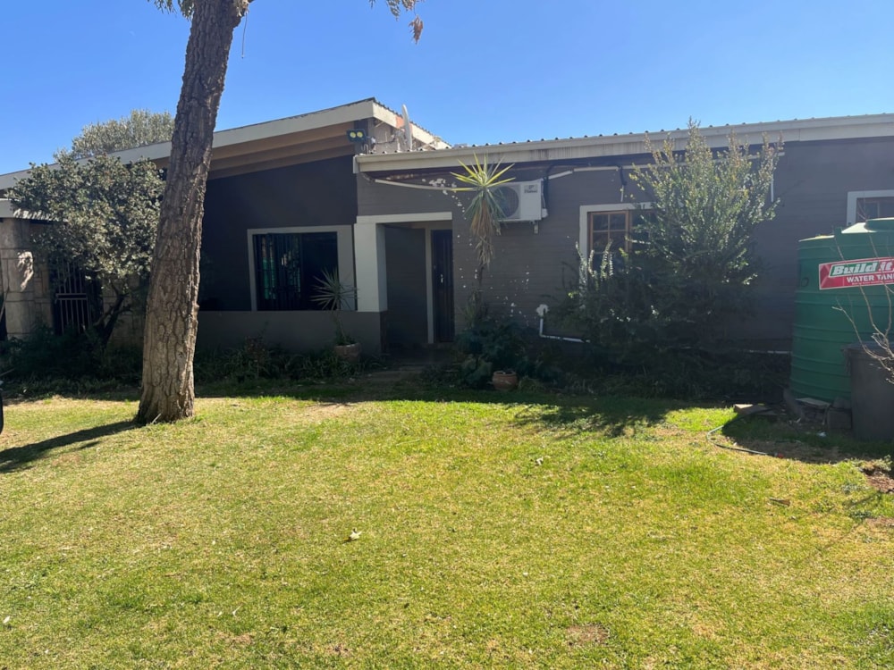 House for sale in Bloemhof, North West Province - 1KJ1674095