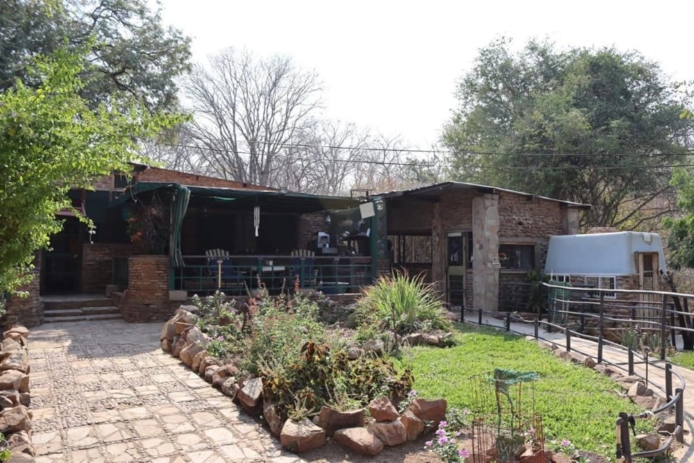 Beachfront villa for sale in Siavonga, Zambia - 3ZA1674320