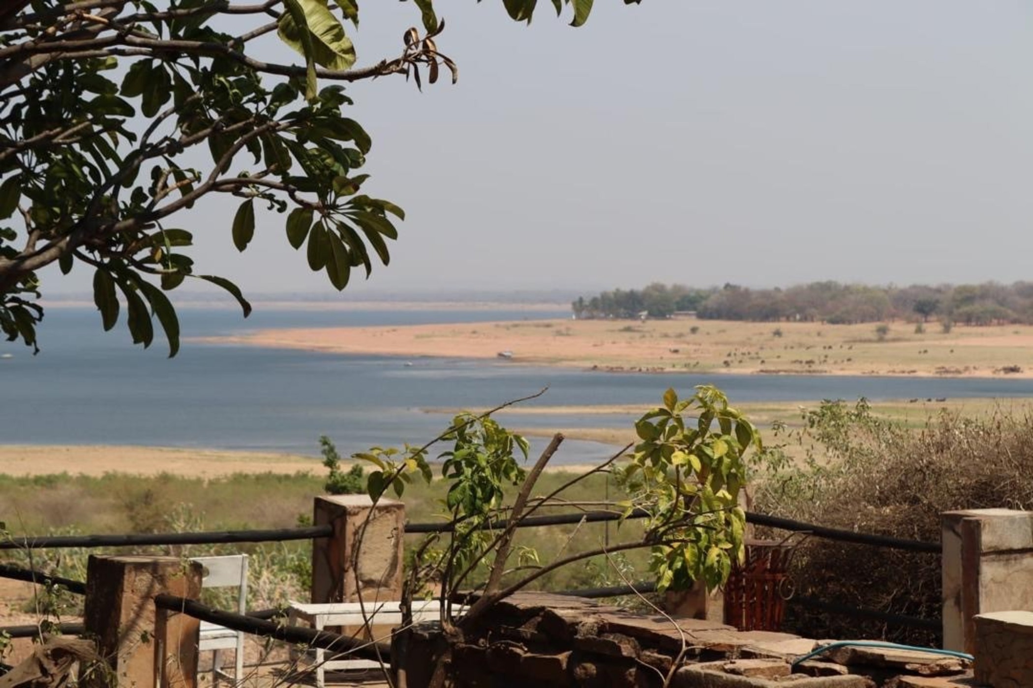 Beachfront villa for sale in Siavonga, Zambia - 3ZA1674320