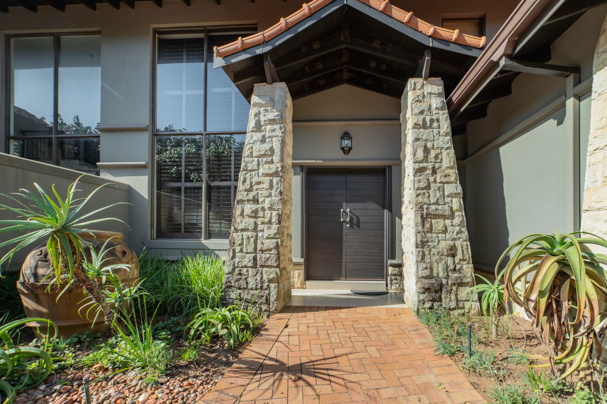 Townhouse to rent in Zimbali Estate - 1BD1681410