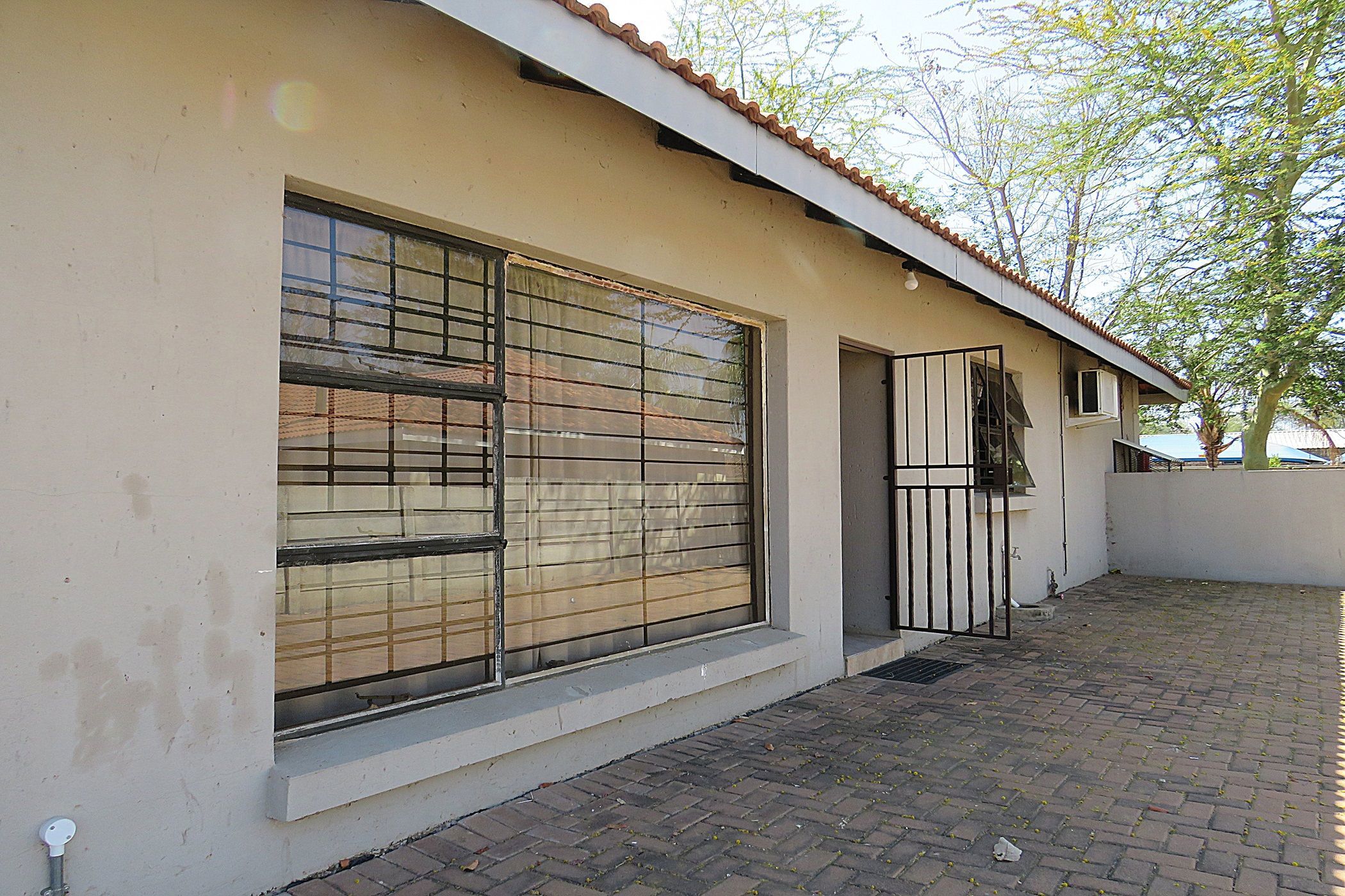 Security complex home sold in Ellisras (Lephalale) - 1ER1674315