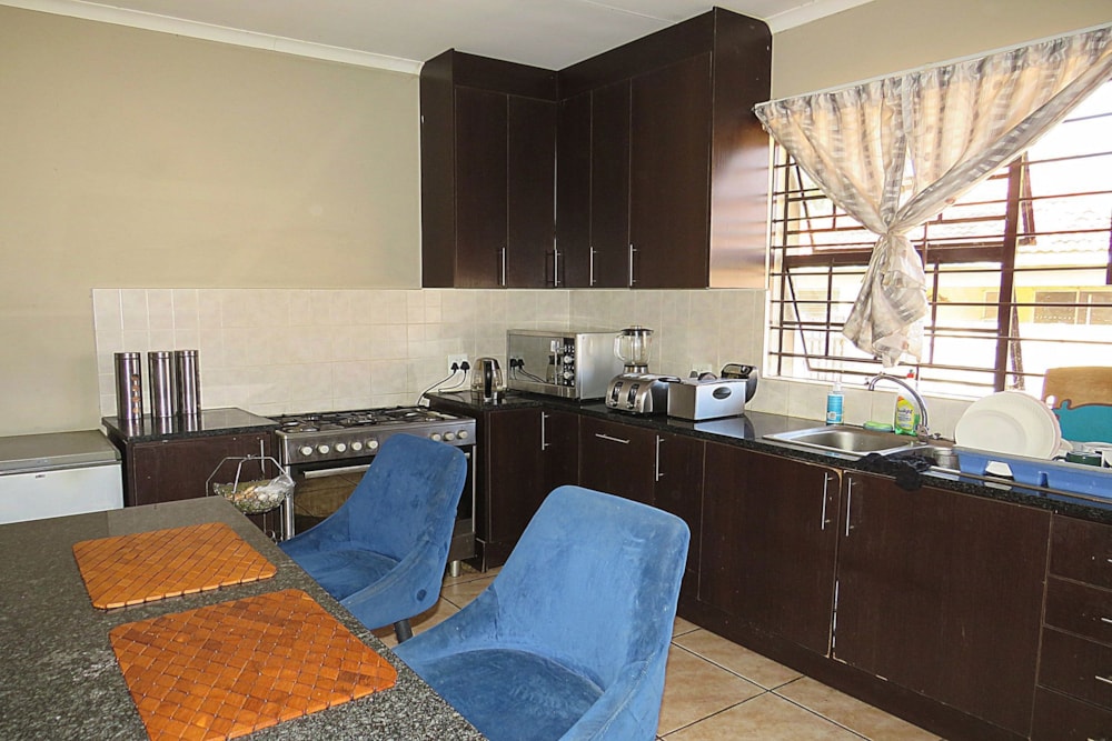 Security complex home sold in Ellisras (Lephalale) - 1ER1674315 Security complex home sold in Ellisras (Lephalale) - 1ER1674315