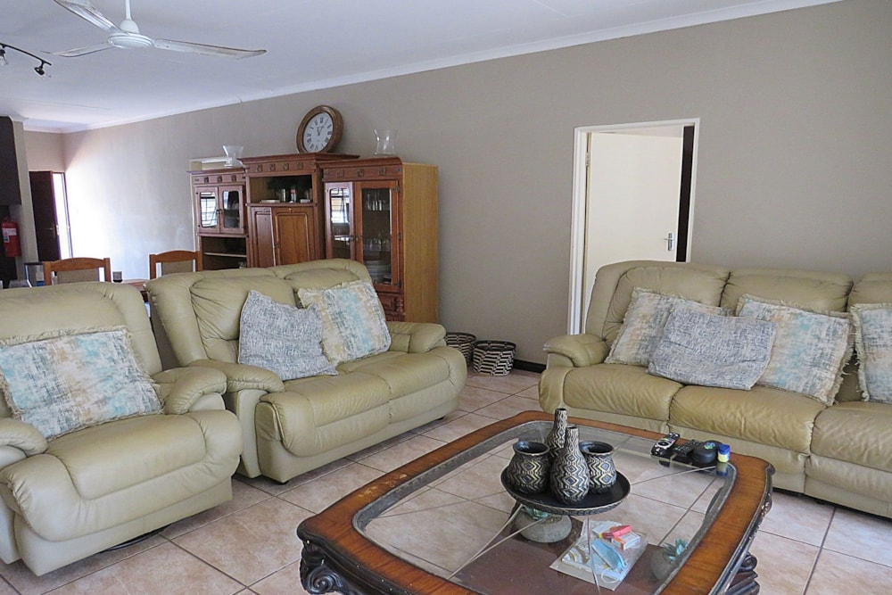 Security complex home sold in Ellisras (Lephalale) - 1ER1674315 Security complex home sold in Ellisras (Lephalale) - 1ER1674315