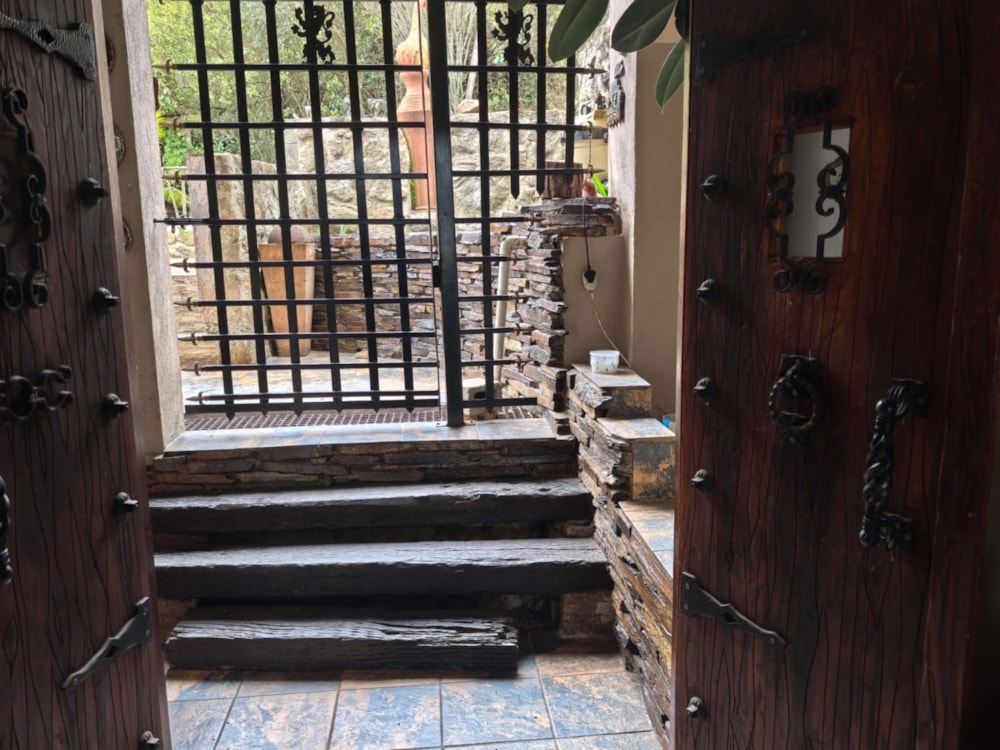 Double-storey house for sale in Mbombela Rural (Nelspruit Rural) - 1NS1674664