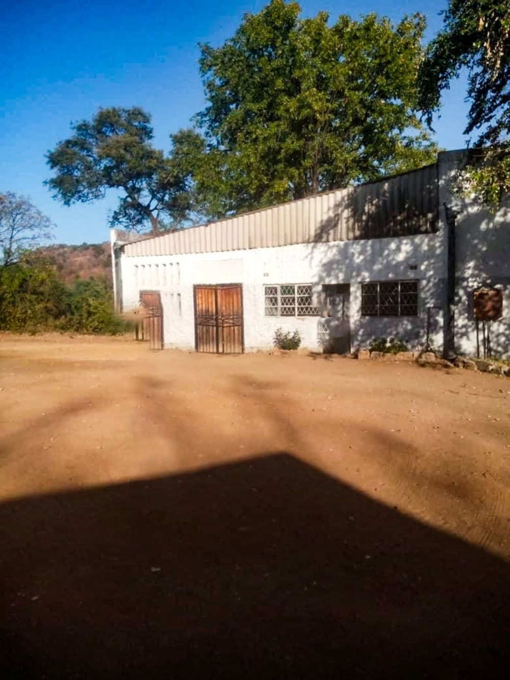 Commercial industrial property for sale in Kariba, Zimbabwe - 3ZB1674692 Commercial industrial property for sale in Kariba, Zimbabwe - 3ZB1674692