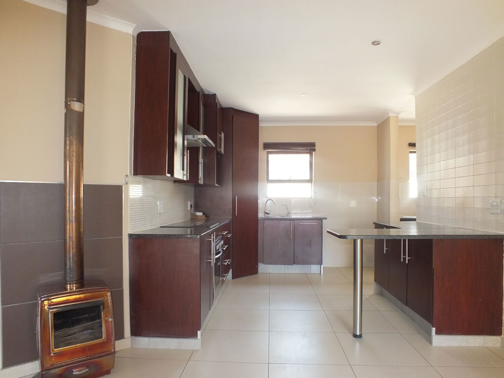 Security estate home let in Thatchfield - CNL1675013 Security estate home let in Thatchfield - CNL1675013