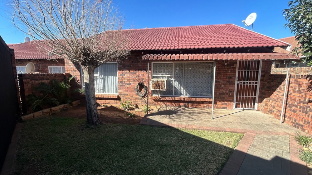 Townhouse to rent in Pellissier - 1BX1718944 Townhouse to rent in Pellissier - 1BX1718944