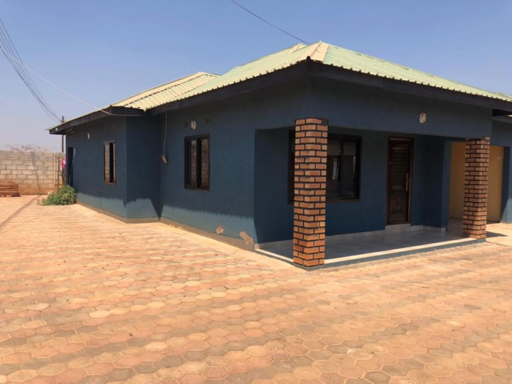 Security complex home for sale in Makeni, Zambia - 3ZA1674879