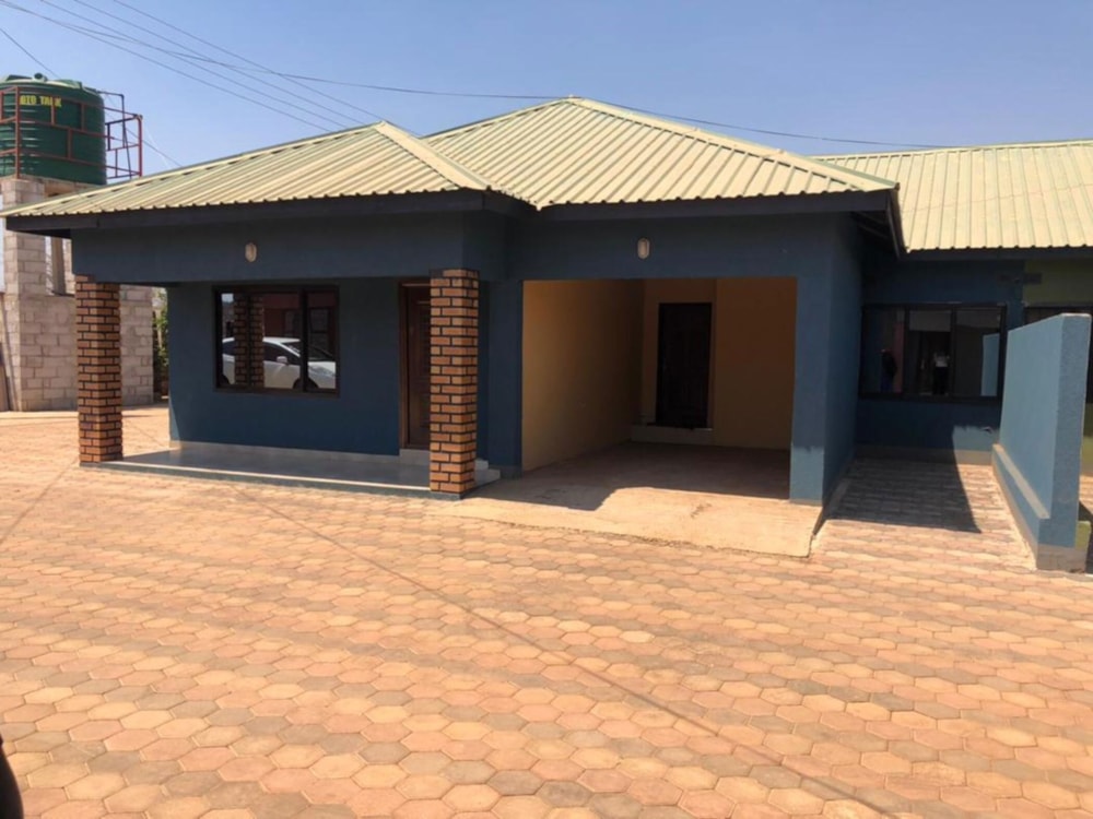 Security complex home for sale in Makeni, Zambia - 3ZA1674879
