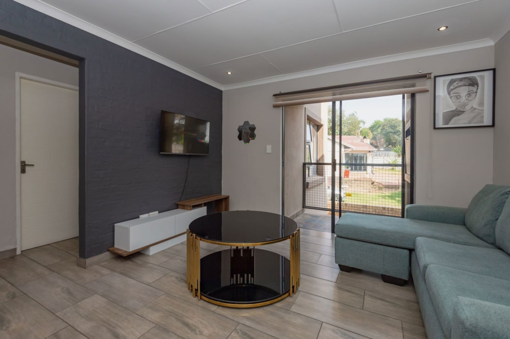 Security complex home for sale in Kensington B - RAN1675016 Security complex home for sale in Kensington B - RAN1675016